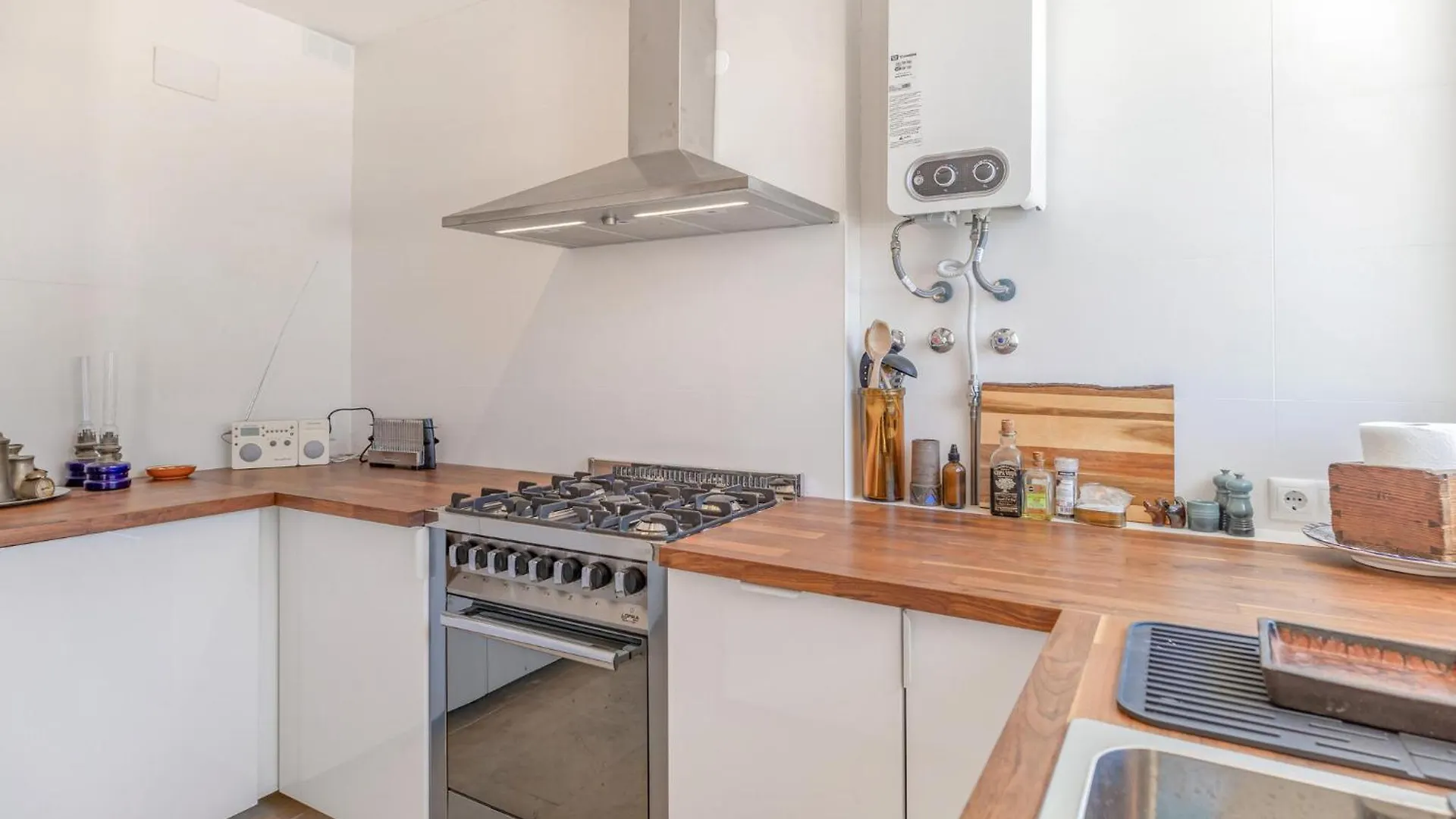 Gorgeous Apartment In Marbella With Kitchen