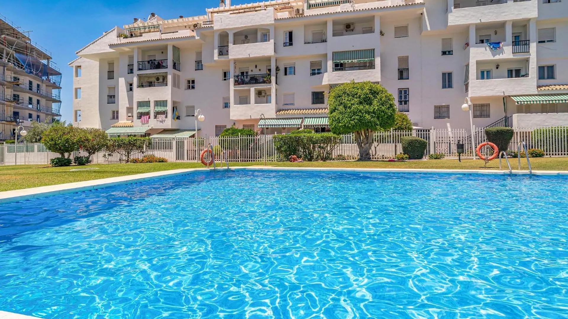 Gorgeous Apartment In Marbella With Kitchen 0*,